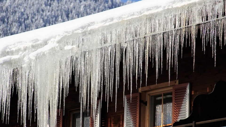 Shatyrdaǵy muz súńgileri qulap, 11 jastaǵy bala kóz jumdy