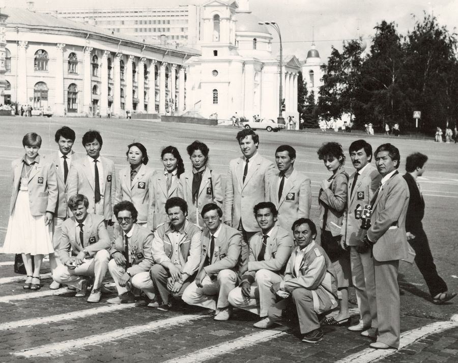 Máskeý festıvaline barǵanda...