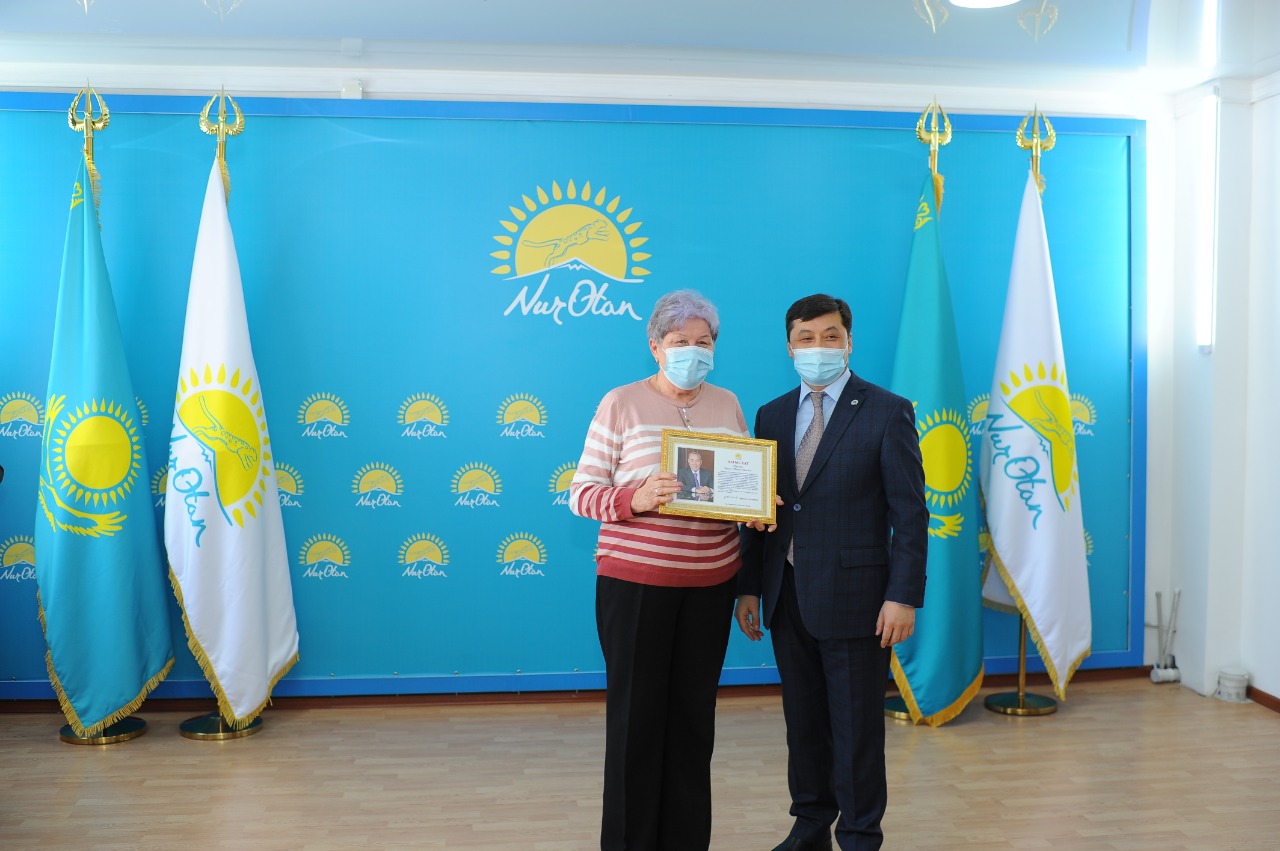 Túrkistan oblysynyń belsendi azamattaryna Elbasynyń Alǵys haty tapsyryldy