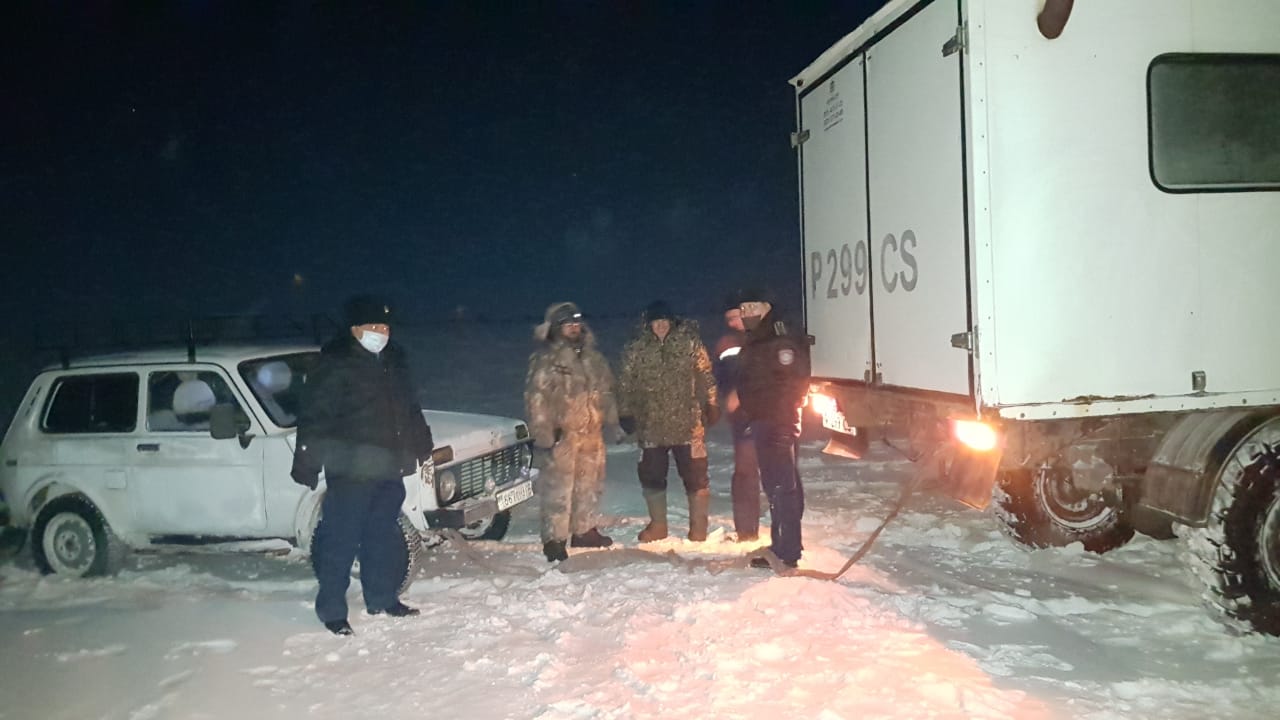 Adasyp ketken balyqshylardy polısııa qutqardy