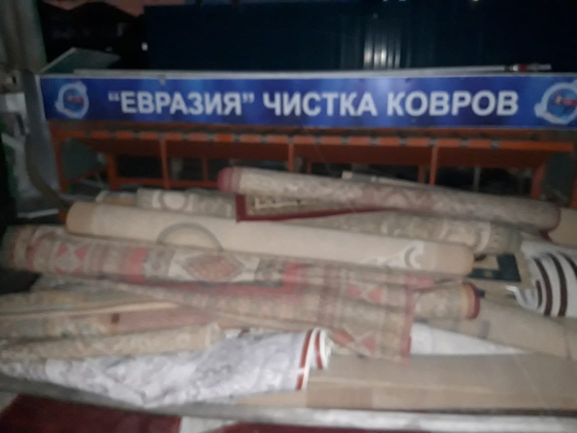 Atyraýda kilem tazalaý sehy órtenip ketti