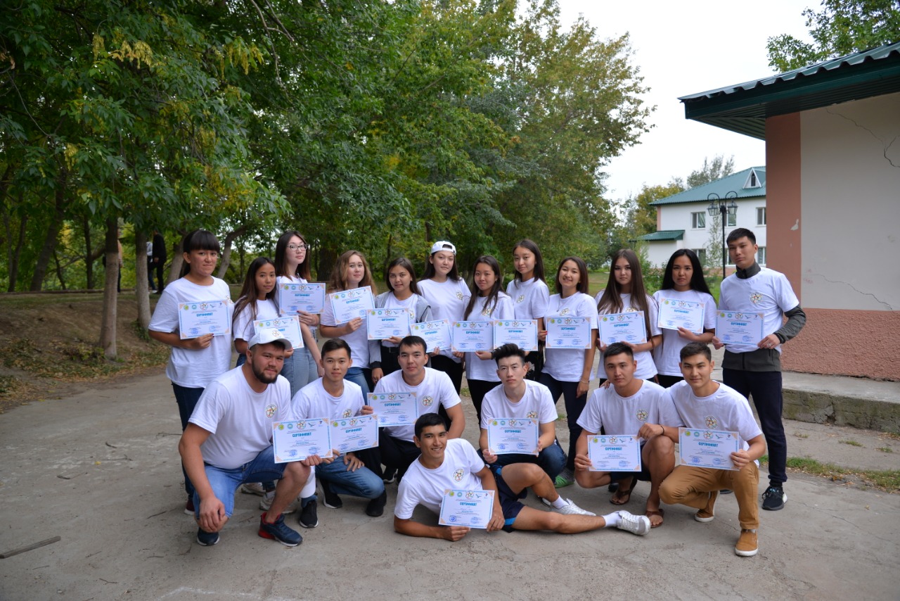 Reseıdegi qandastar til úırenedi