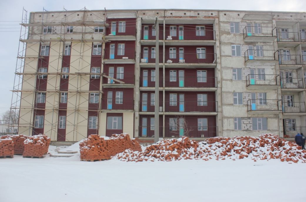 Embi qalasynda ıesiz úıler qaıta jóndelip, kezekte turǵandarǵa beriledi