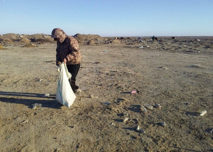 Atyraýda burynǵy brakonerler kóshe tazalap júr