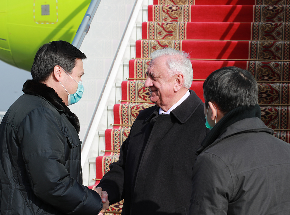 EEK delegasııasy Almatyǵa keldi