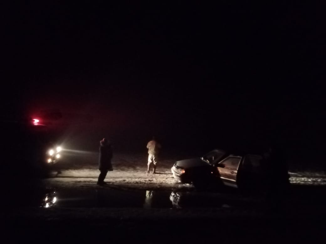 Batys Qazaqstanda balshyqqa batqan kólik jolaýshylary qutqaryldy