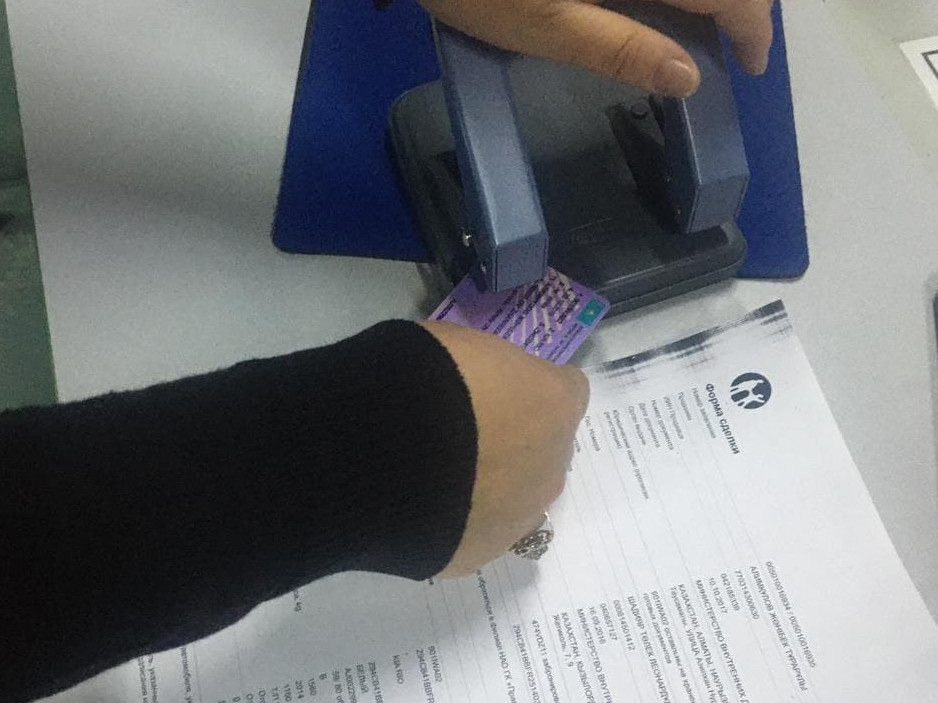 Mobıldi bankıng arqyly kólik quraldaryn qaıta tirkeý qyzmetine júginýshiler kóbeıip keledi