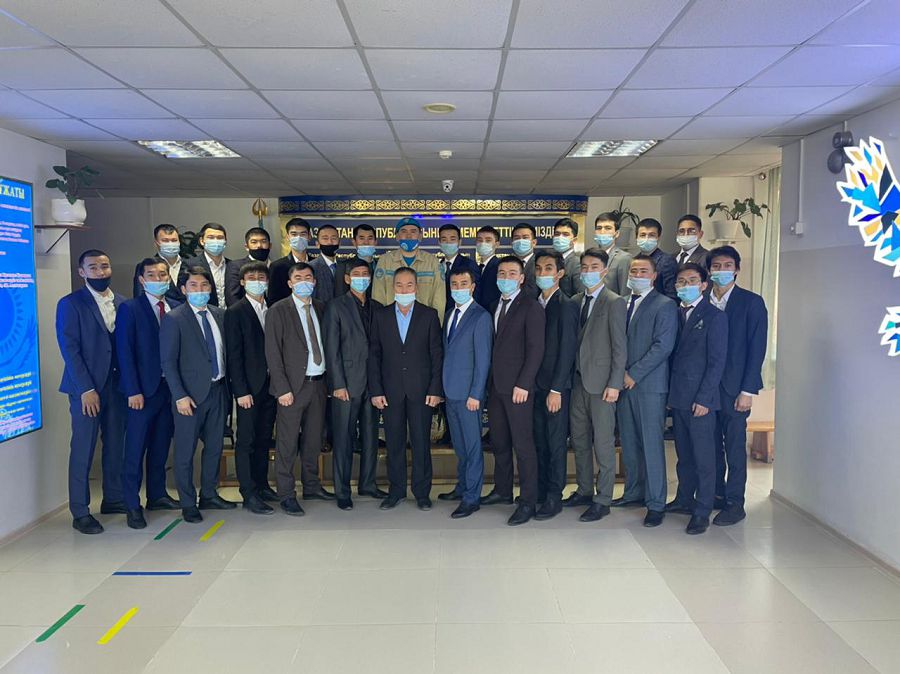 Er muǵalimderi kóp mektep