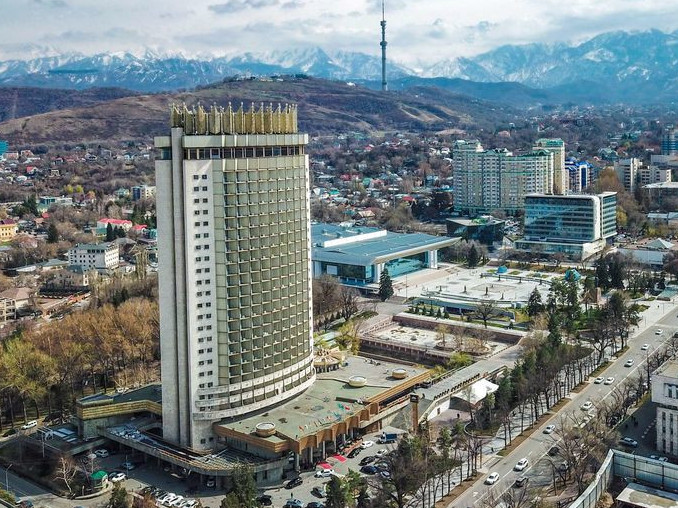 Almatyda MÁMS aıasynda medısınalyq qyzmet kórsetý máselesi qaraldy