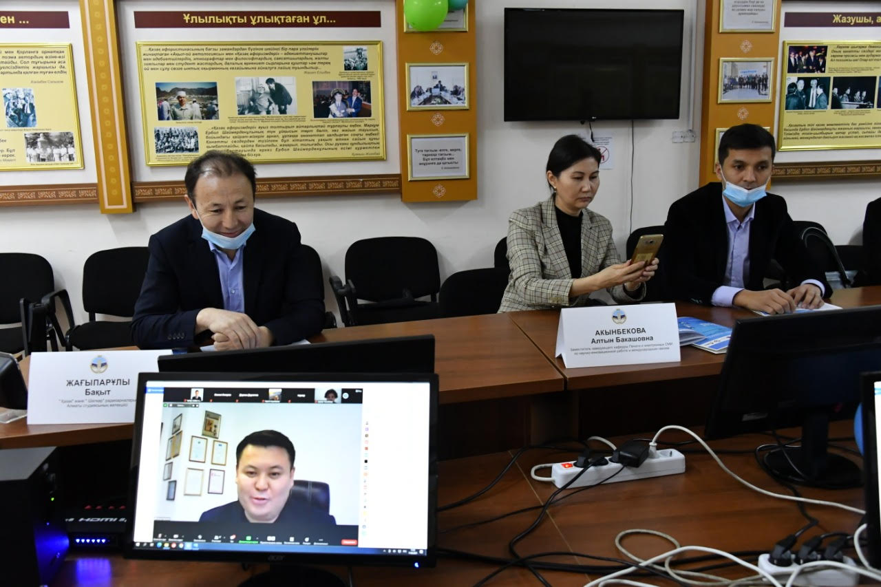 VIII halyqaralyq jýrnalıstıka jáne kommýnıkasııa qysqy mektebinde qoljetimdi radıo máselesi talqylandy