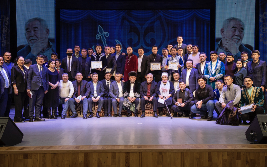 Aqyndar aıtysy ótti