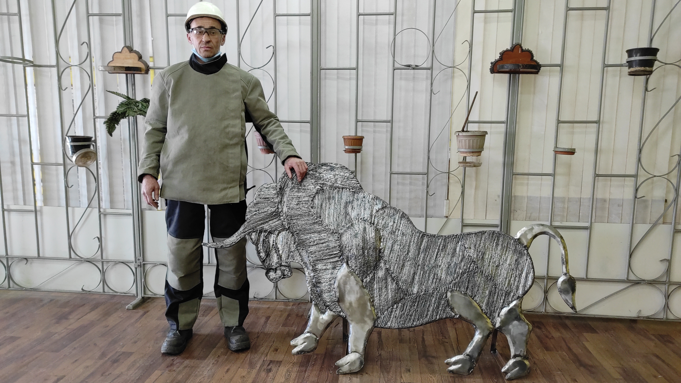 Rýdnyı turǵyny óndiristik metal qaldyǵynan músin jasap shyǵardy