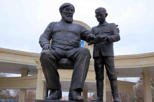 Barlyq mektepke ortaq uran usyndy