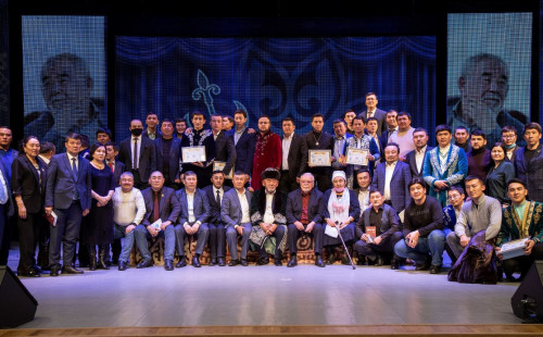 Toptan ozdy toǵyz aqyn