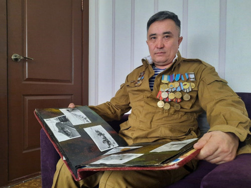 Qumdy daladaǵy muńdy bozbala