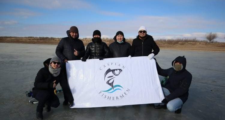 Atyraý jastary muz ústinde bıledi