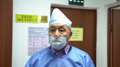 Atyraýda egde jastaǵy dáriger vaksına saldyrdy