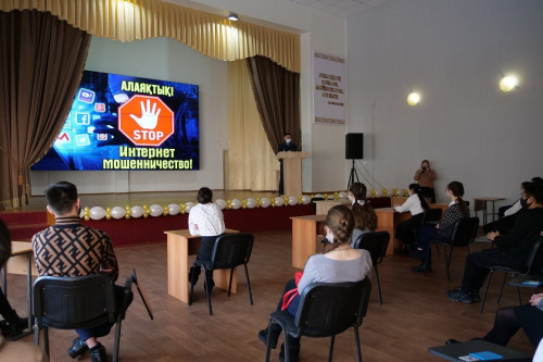 Internet-alaıaqtar ózgeni qoıyp, stýdentterdiń qaltasyna túse bastaǵan