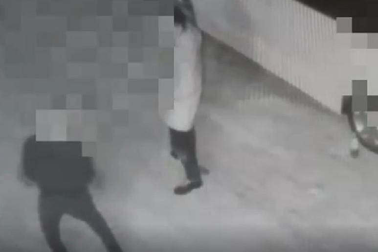 Atyraýda meıramhanadan bılep shyǵyp, kólik júrgizgen mas jigit ustaldy