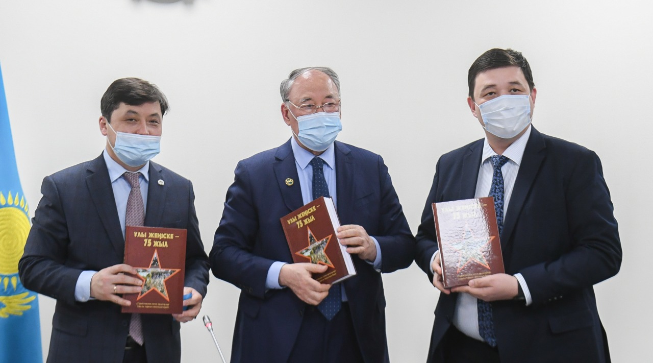 Túrkistanda «Uly Jeńiske – 75 jyl» kitabynyń tusaýy kesildi