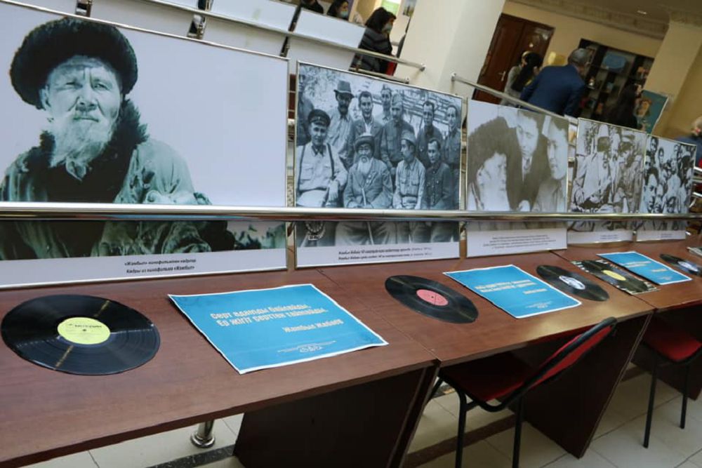 Jambyl jyrlary ulttyq kodqa aınalýy kerek