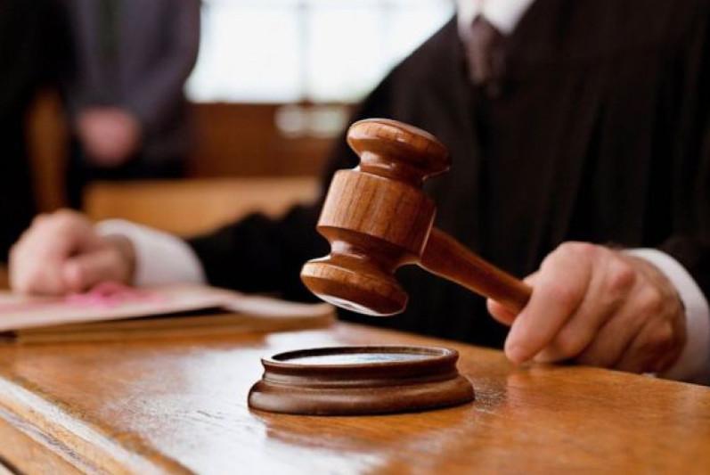 Atyraýda ınspektorǵa para bermek bolǵan azamat 2 jyl 1 aıǵa sottaldy