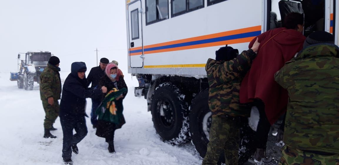 Túrkistan oblysynda qar qursaýynan 33 adam qutqaryldy