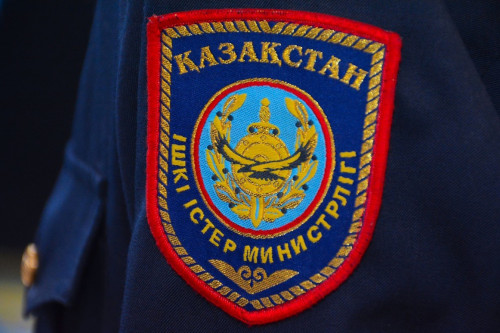 Alımentti alyp bergeni úshin polısııaǵa alǵys aıtty