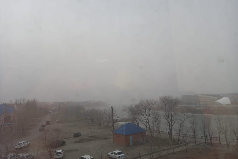 Atyraýda shańdy daýyl basylmaı tur