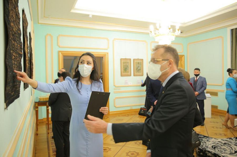 Koreıdiń kórkem tústeri