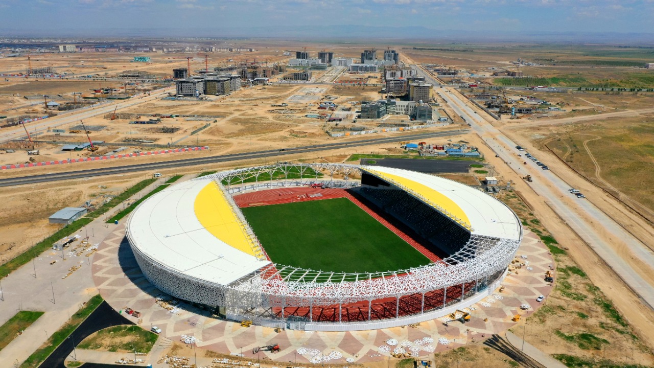 Shalshyqqa aınalǵan stadıon...