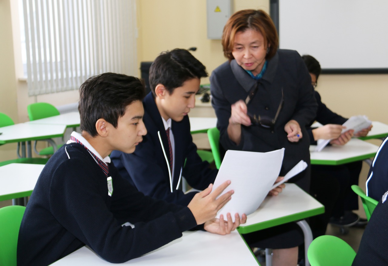 Nazarbaev Zııatkerlik mektebiniń muǵalimi «Qazaqstannyń eńbek sińirgen ustazy» ataǵyna ıe boldy