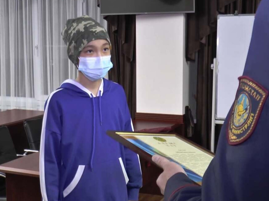 Qaraqshyǵa qarsy turǵan jasóspirim marapattaldy