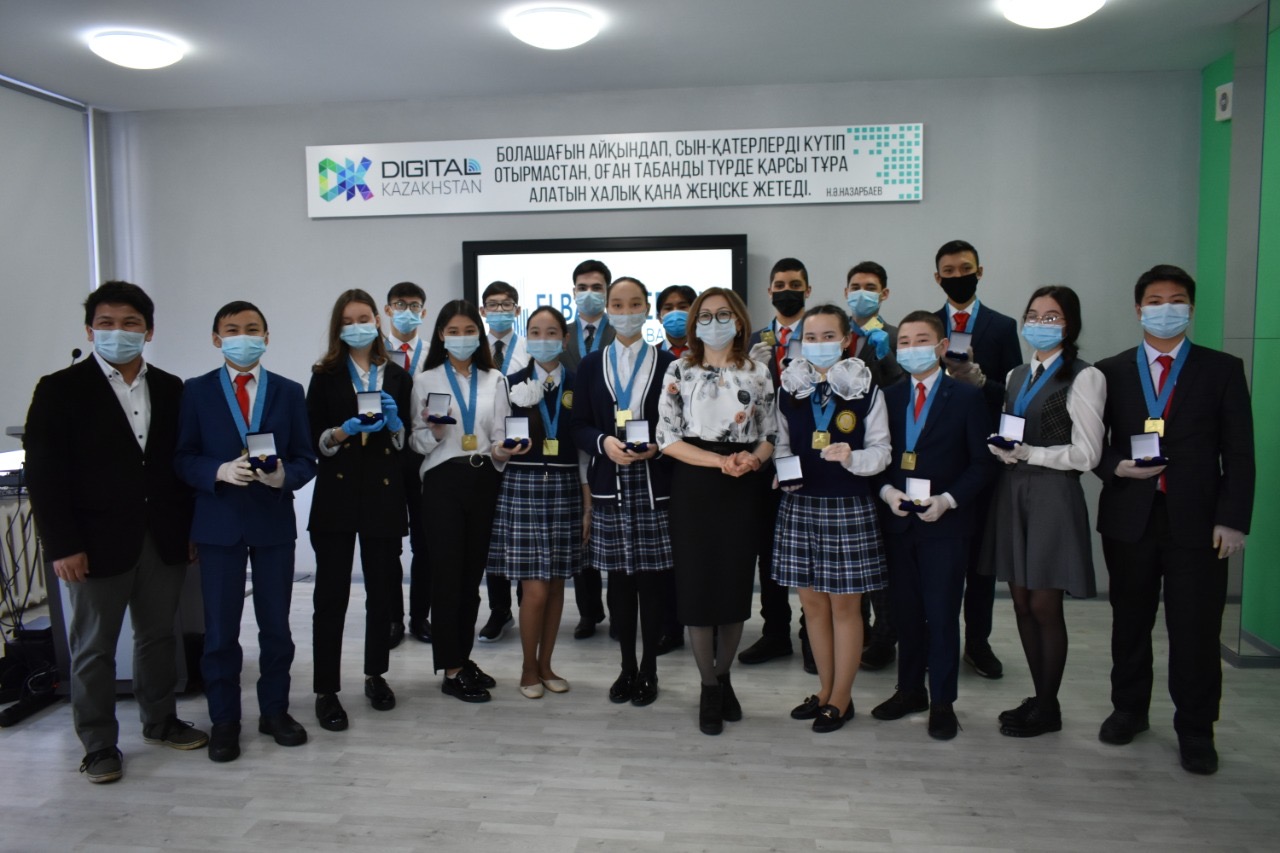 Qostanaıda 17 oqýshy Elbasy medalimen marapattaldy