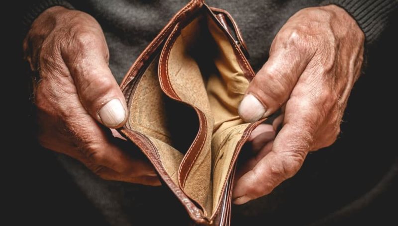 Zeınetkerdiń ámııanyn urlaǵan