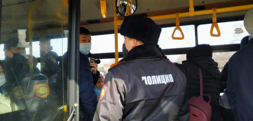 Avtobýs júrgizýshileri maskasyz jolaýshylardy kólikten túsirip kete alady