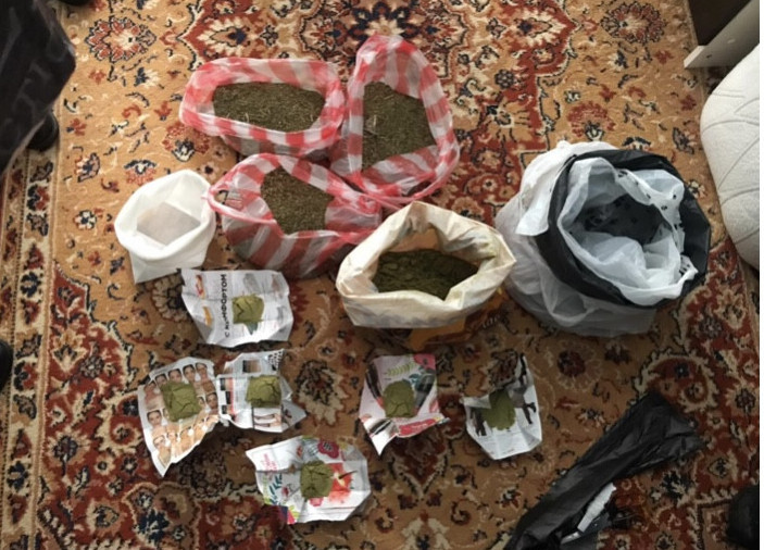 Esirtki saýdasyn uıymdastyrǵan kúdiktiden 560-tan astam doza alyndy