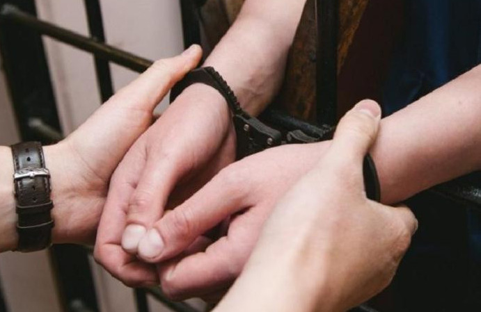 Atyraýda 24 jastaǵy jigit 1 keli sıntektıkalyq esirtkimen ustaldy