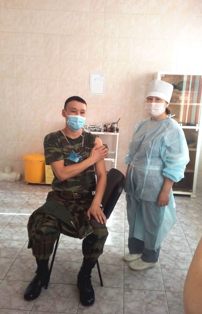 65 qutqarýshyǵa vaksına egildi