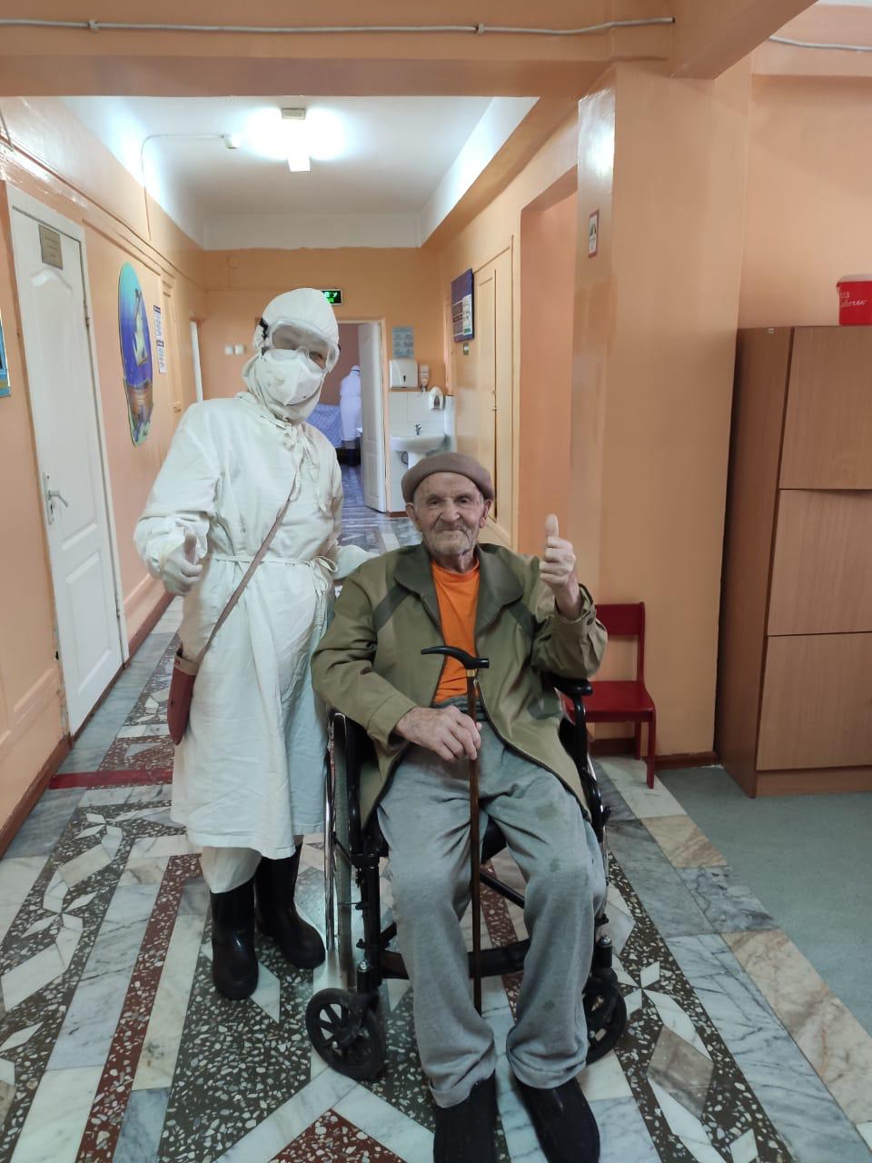 Almatyda 99-daǵy qarııa koronavırýsty jeńdi