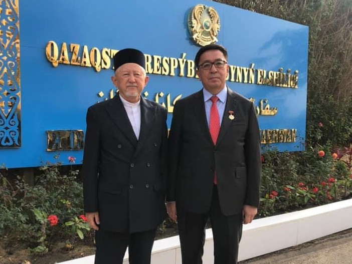 Ustazy jaqsynyń ustamy jaqsy