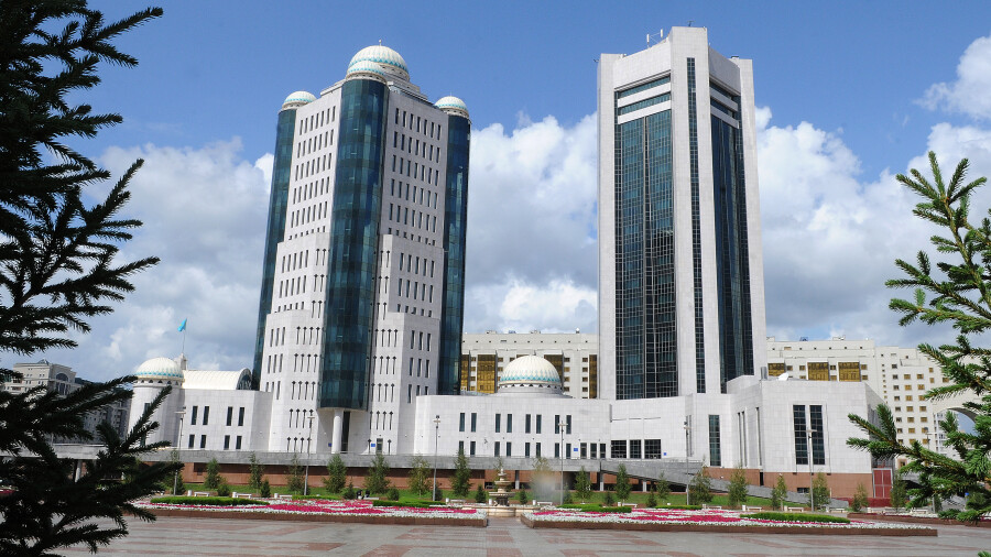 Ákimder Parlamentte esep beretin bolady