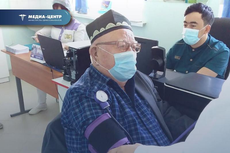 90 jastaǵy qarııa koronavırýsqa qarsy vaksına aldy