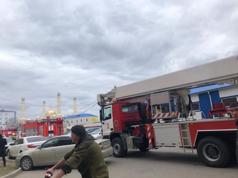 Kókshetaýda 9 qabatty turǵyn úıde órt shyǵyp,  25 adam evakýasııalandy