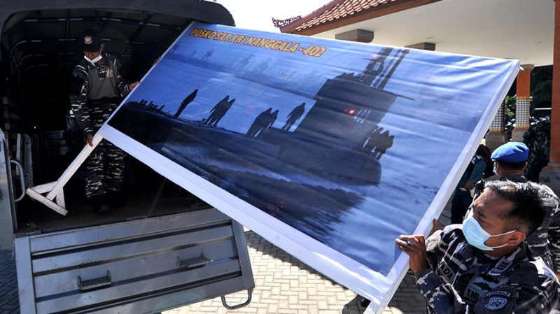 Indonezııada súńgýir qaıyq ekıpajynyń opat bolǵandyǵy jarııalandy