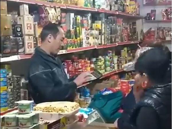 «Qyzyl» aımaqtaǵy Shymkentte demalys kúni bazar jumys istep turǵan