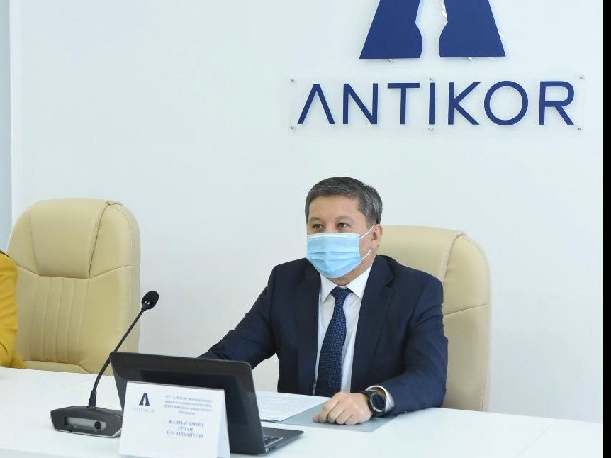 Burynǵy jemqorlardy jumysqa qabyldaýǵa tıym salynady