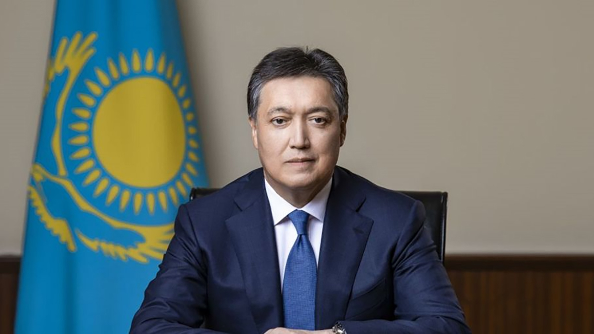Premer-Mınıstr qazaqstandyqtardy Otan qorǵaýshy kúnimen quttyqtady