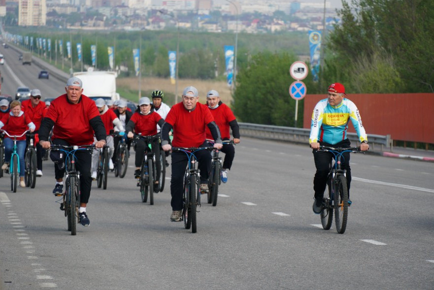 Qostanaıda qaıyrymdylyq velosherýi ótti