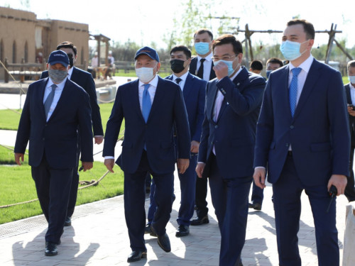 Elbasy Túrkistandaǵy mýzykalyq drama teatrdyń jumysymen tanysty